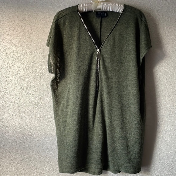 Tahari zippered top - Picture 1 of 3